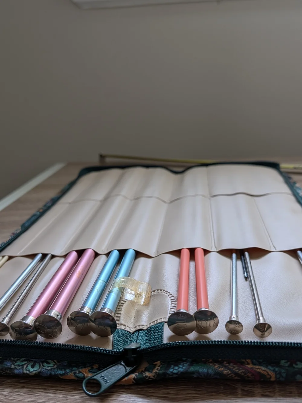 Set of Aluminum Knitting Needles in Pastel Shades With Paisley Folding Case A